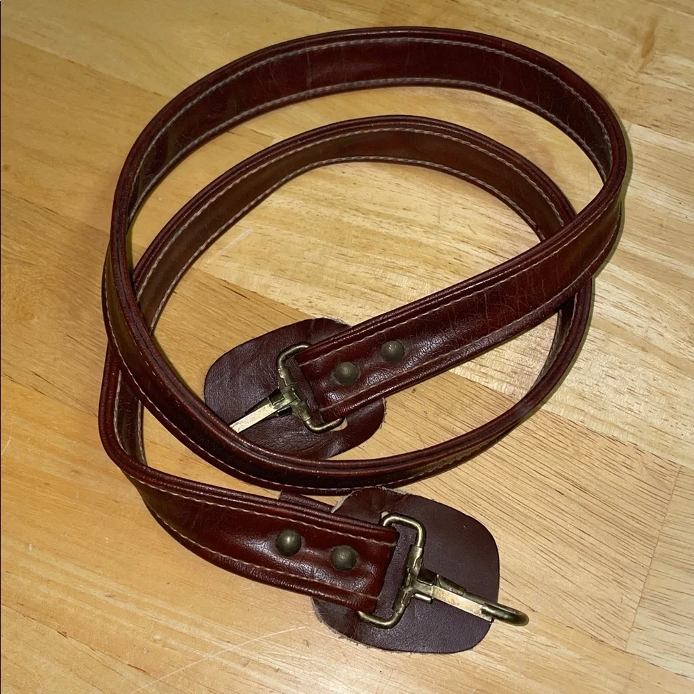 Vintage Tucky Brown Leather Hard Camera Case w Shoulder Strap.‎